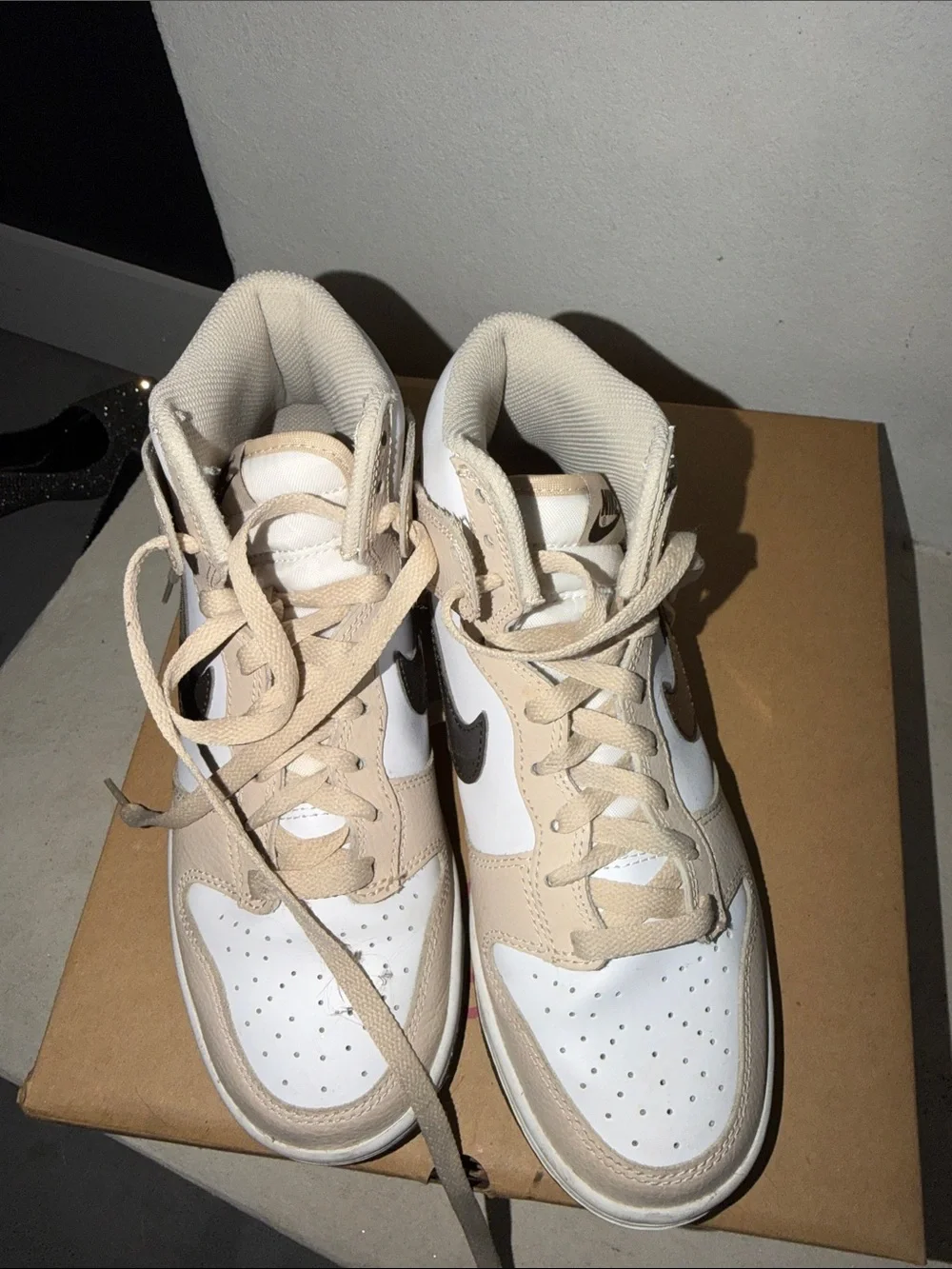 Nike High-Top Sneakers in White, Beige and Black
